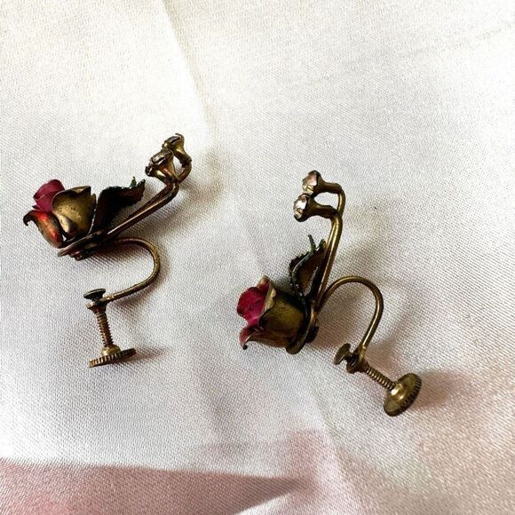 Vintage red rose clip on earrings - Picture 4 of 8